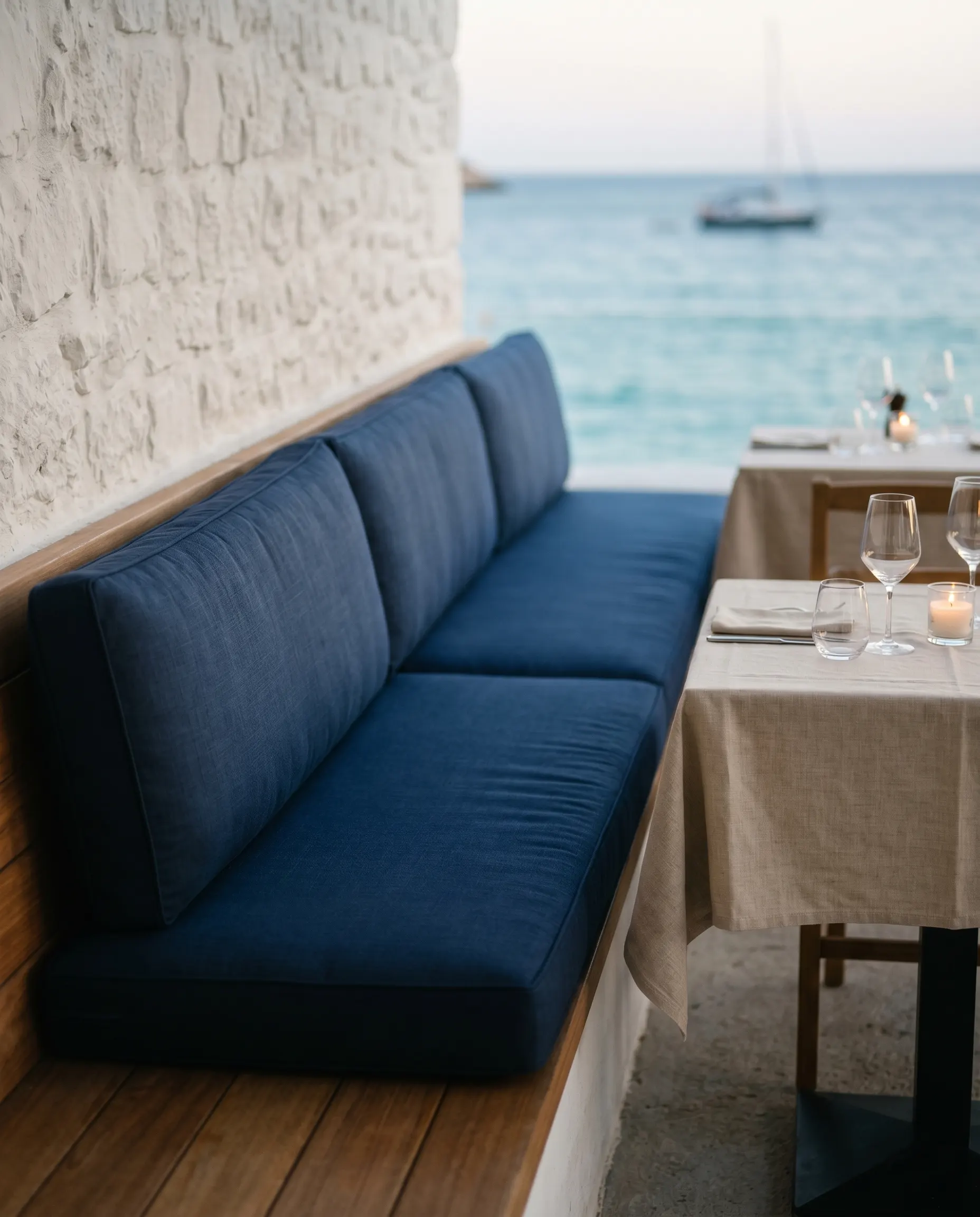 Terrasse de restaurant équipée en textile sur mesure Shop Your Cover