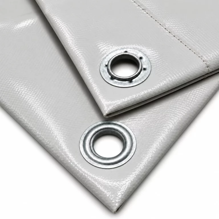 Œillets ronds métalliques sur ourlet de bâche PVC grise